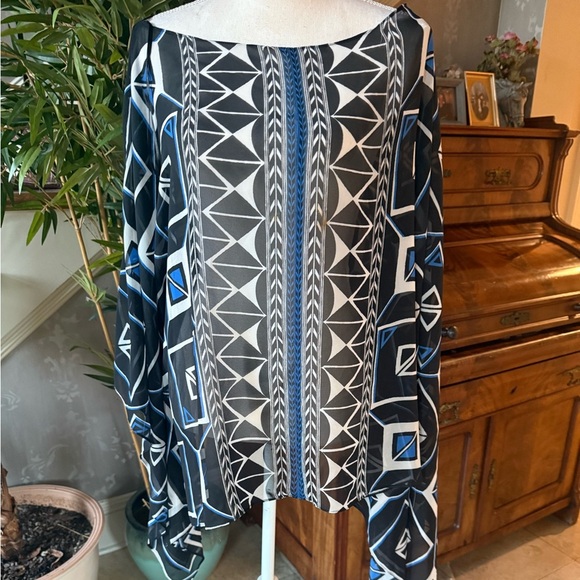 Vince Camuto, ladies XL chiffon batwing top NWOT geometrical design - Picture 5 of 15
